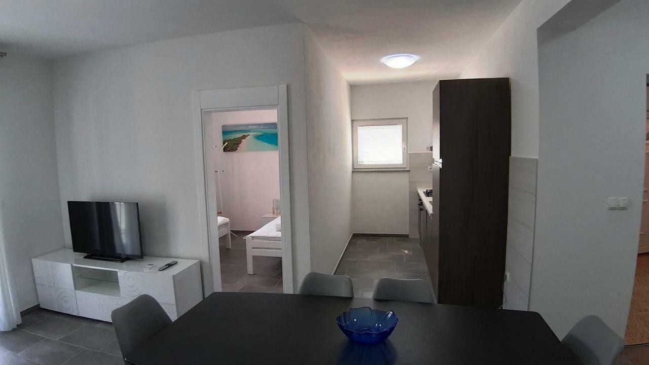 Relax Apartment Starigrad Paklenica Exterior photo