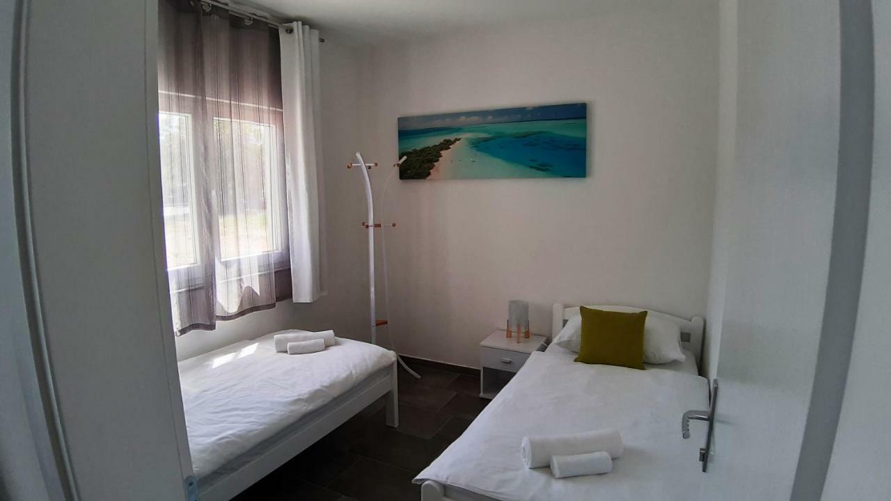 Relax Apartment Starigrad Paklenica Exterior photo
