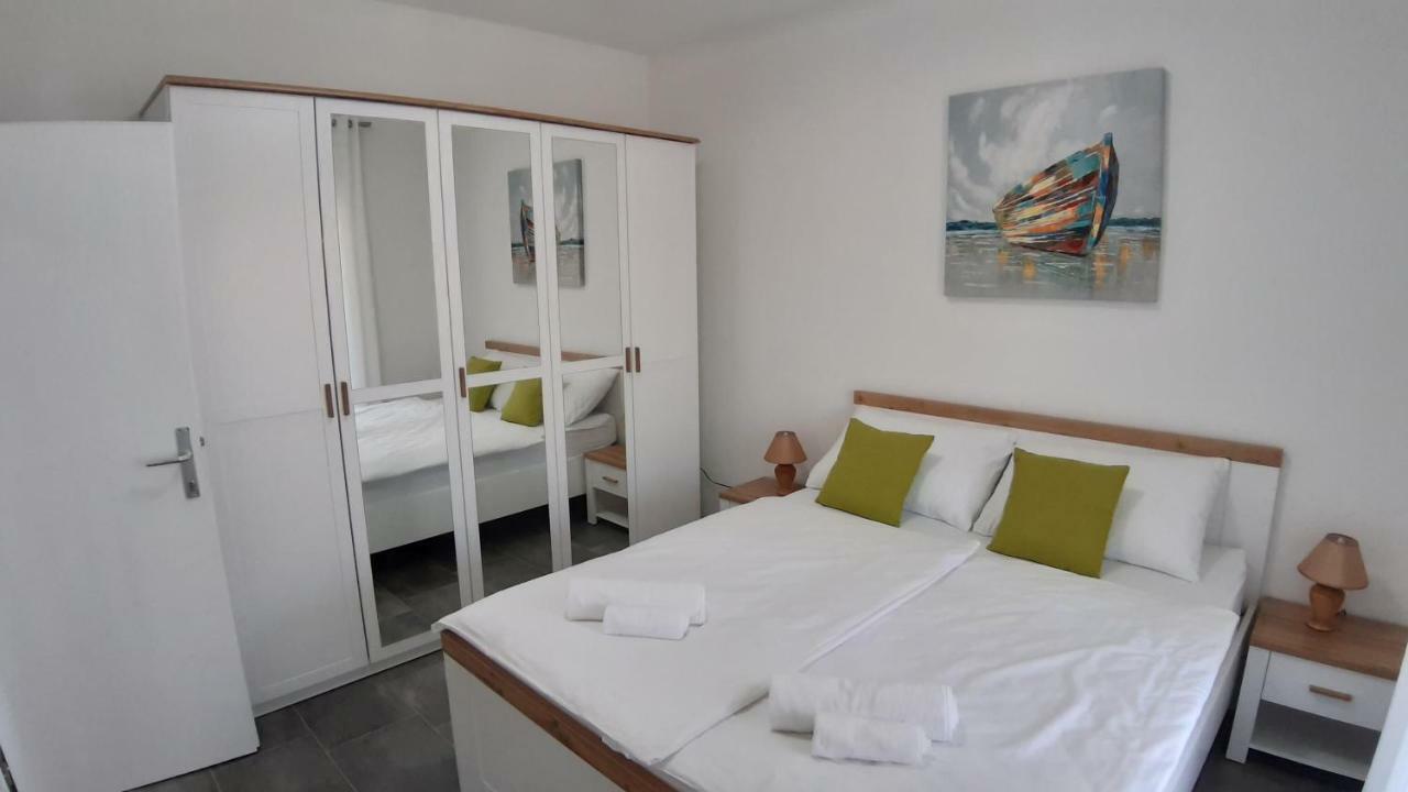 Relax Apartment Starigrad Paklenica Exterior photo